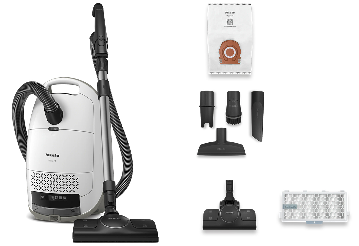 Παρουσίαζεται η σκούπα στο κέντρο ενός καθαρού σαλονιού.